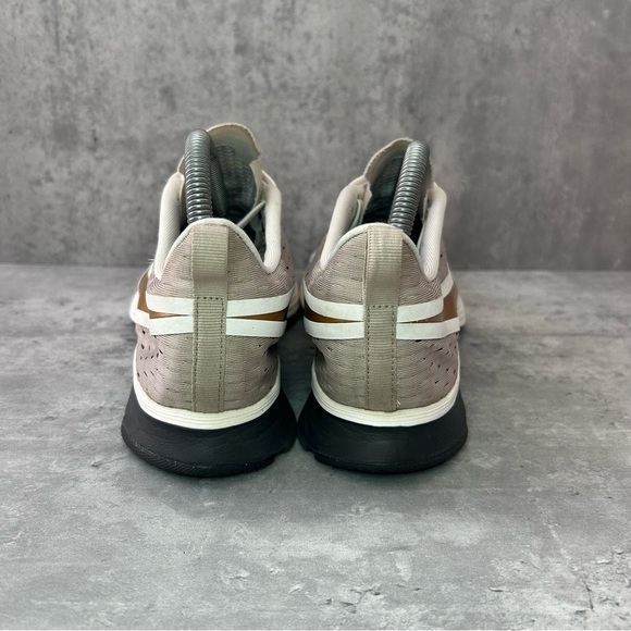 Nike Zoom Strike Sneakers A01913-200 Womens sz 8.5 - cream/gold - Picture 4 of 7